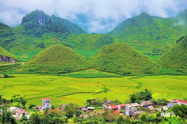 nui-doi-co-tien-tour-du-lich-ha-giang-4-ngay-3-dem.jpg