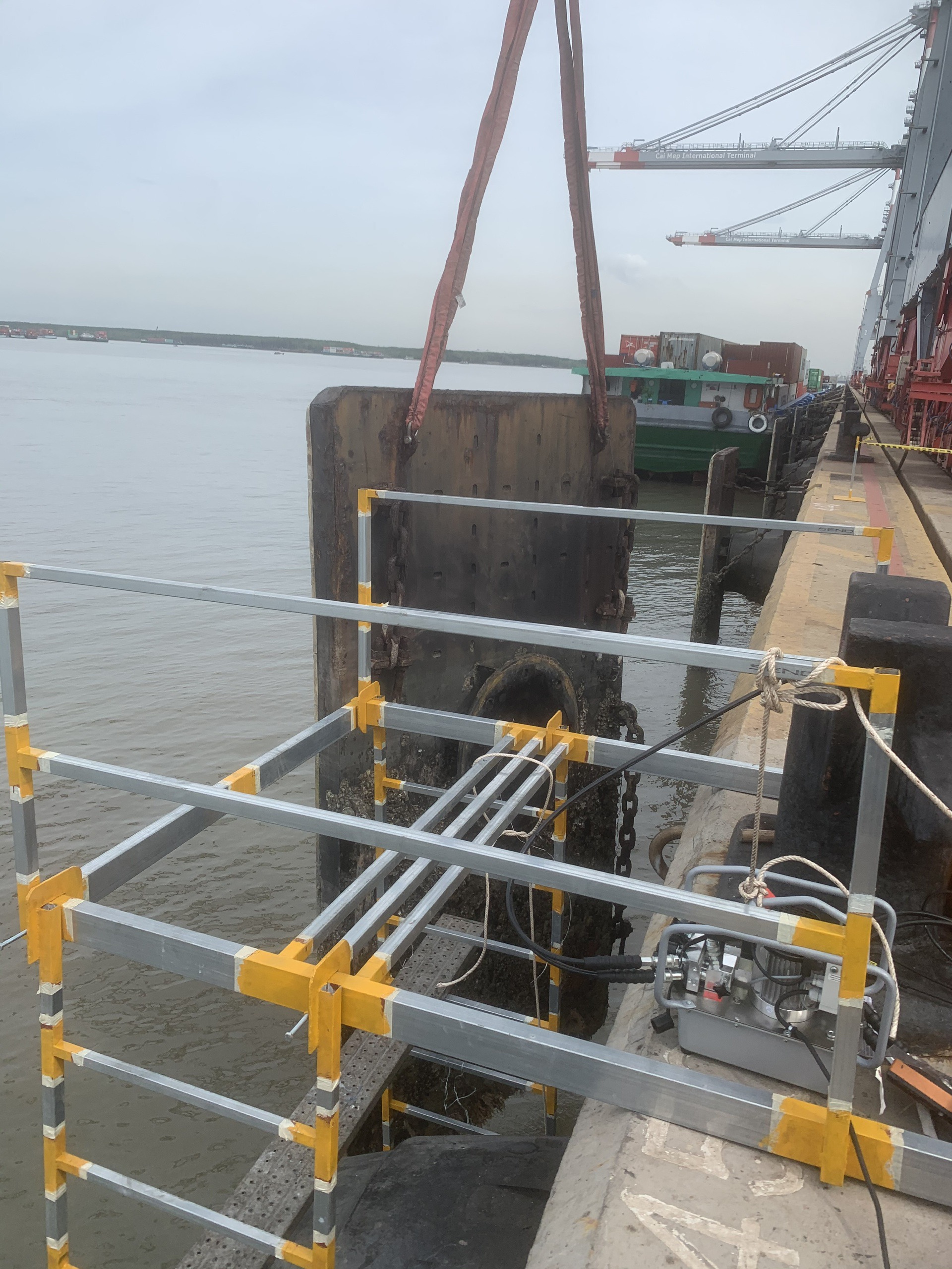 Sữa chữa, lắp đặt đệm va tàu (fender) Sữa chữa, lắp đặt đệm va tàu (fender)