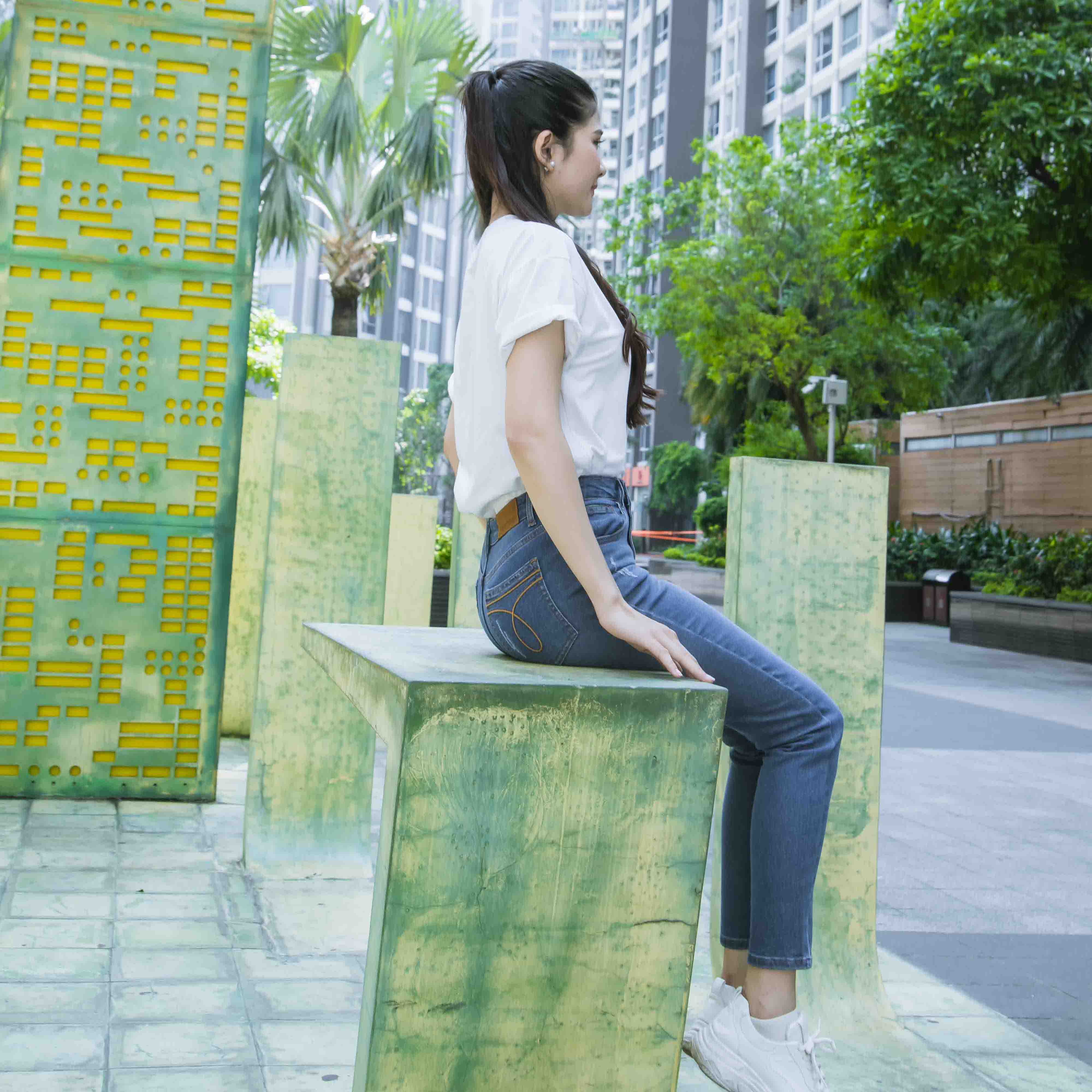 Quần Jean Nữ Rách Lưng Cao Phong Cách Bụi Bặm Qjr186 View