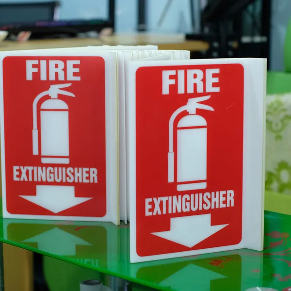 Bảng Vị Trí Bình Chữa Cháy Gắn Tường Mica Tam Giác Fire Extinguisher