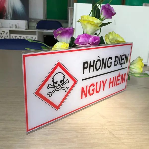 Biển Báo Phòng Điện Nguy Hiểm Bằng Mica 15x30
