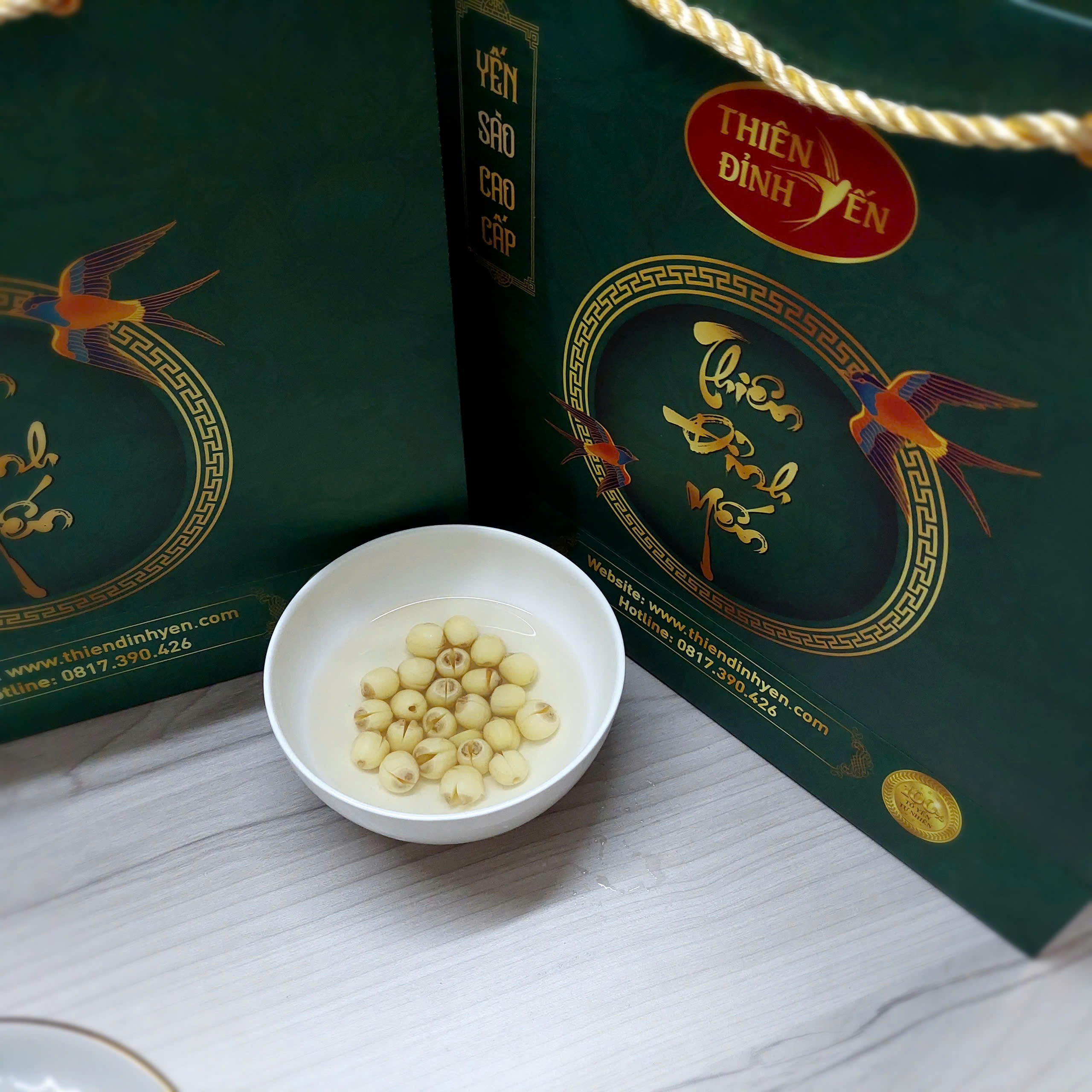 Yến chưng hạt sen Yến chưng hạt sen