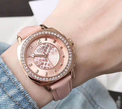 Sửa Đồng Hồ Để Đeo Đi Chơi Tết