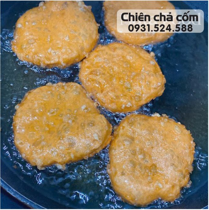 Chả cốm Hà Nội thơm ngon trong món bún đậu mắm tôm Chả cốm Hà Nội thơm ngon trong món bún đậu mắm tôm