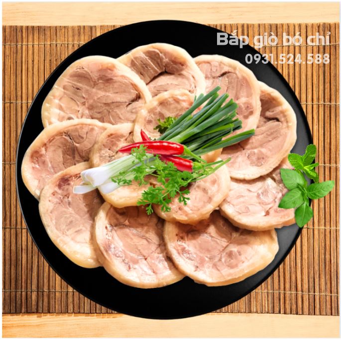 Bắp giò heo bó chỉ là món ăn độc đáo và ngon miệng dùng trong các bữa tiệc và bữa cơm gia đình Bắp giò heo bó chỉ là món ăn độc đáo và ngon miệng dùng trong các bữa tiệc và bữa cơm gia đình