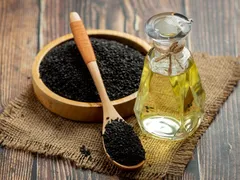 Trị rụng tóc bằng dầu mè giúp tóc đen bóng