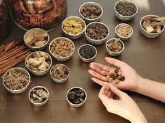 TRỊ RỤNG TÓC BẰNG THUỐC ĐÔNG Y