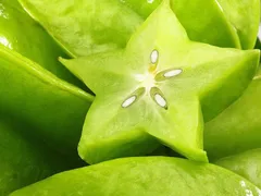 GỘI ĐẦU BẰNG LÁ  KHẾ GIÚP TRỊ RỤNG TÓC