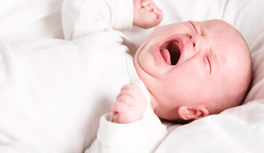Trẻ sơ sinh khóc đêm khi nào là bất thường? Cách giúp bé ngủ ngon