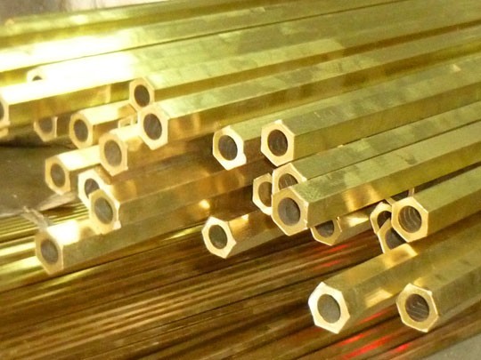 Đồng thau có màu sắc giống như vàng Đồng thau có màu sắc giống như vàng