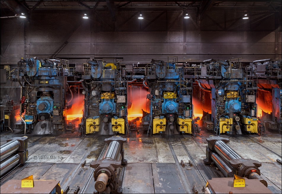 Đúc bằng phương pháp cán nóng Rolling sử dụng hệ thống nhiệt nung đến 1000 độ C Đúc bằng phương pháp cán nóng Rolling sử dụng hệ thống nhiệt nung đến 1000 độ C