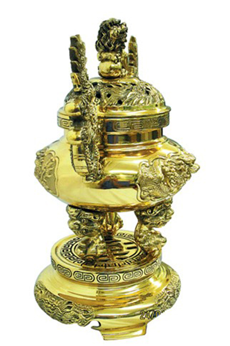 Một chiếc lư hương bằng đồng khá phổ biến trong đời sống thường ngày Một chiếc lư hương bằng đồng khá phổ biến trong đời sống thường ngày