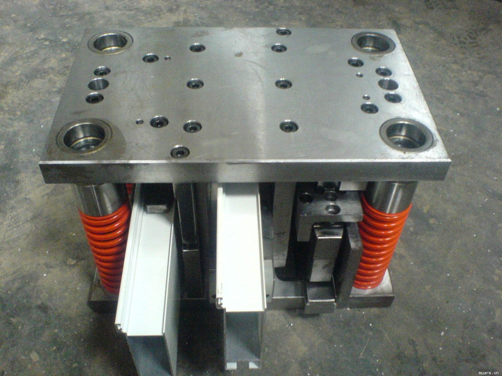 Sử dụng khuôn dập nguội phổ biến nhất trong các phương pháp gia công khuôn dập Sử dụng khuôn dập nguội phổ biến nhất trong các phương pháp gia công khuôn dập