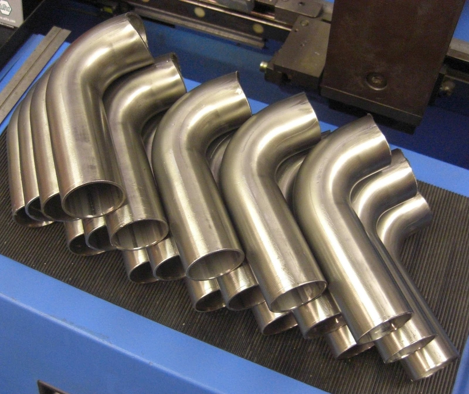 Thép ống được ứng dụng nhiều trong ngành công nghiệp xây dựng Thép ống được ứng dụng nhiều trong ngành công nghiệp xây dựng