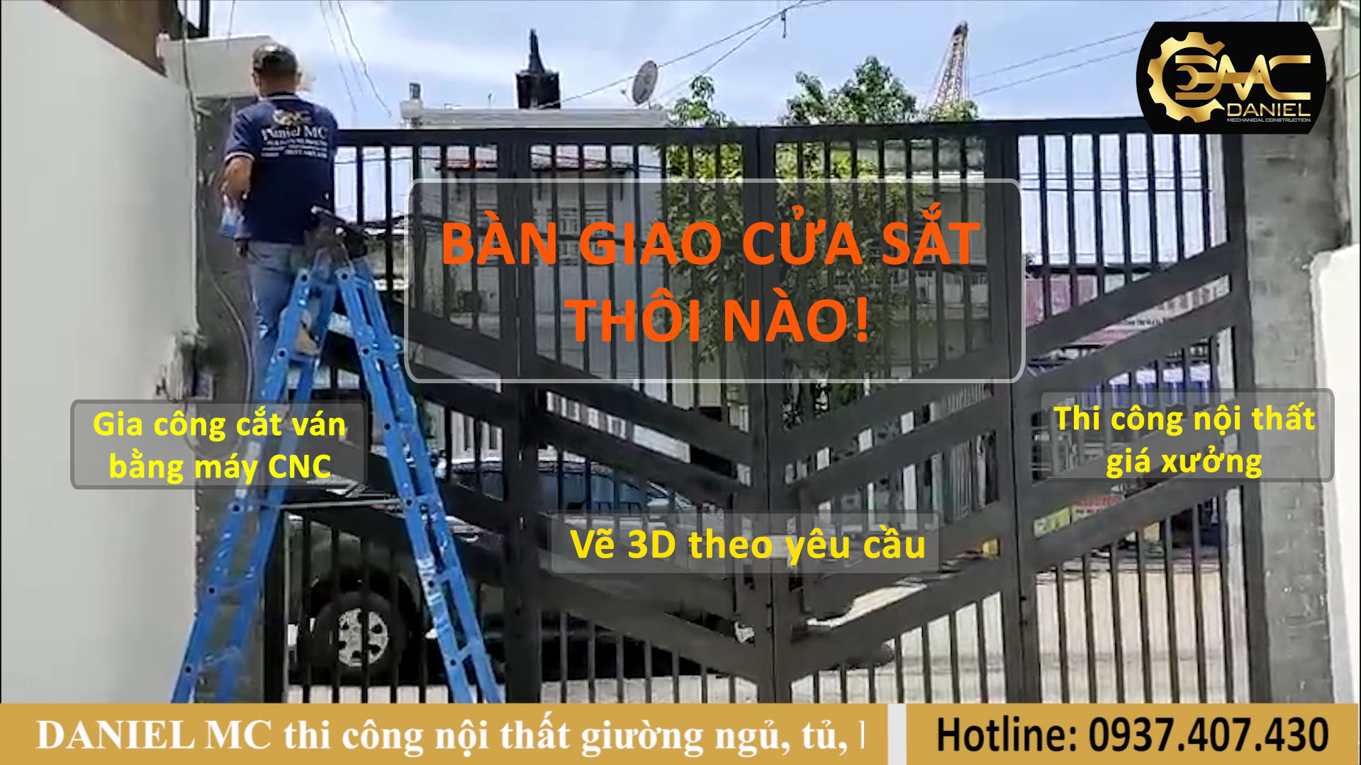 Một cửa cổng sắt đẹp mắt sẽ khiến cho mọi thứ đều trở nên hoành tráng hơn. Hãy để mắt thấy và tâm hồn ngây ngất với vẻ đẹp kiên cố và sang trọng của cửa cổng này. Bạn sẽ không bao giờ muốn rời đi!