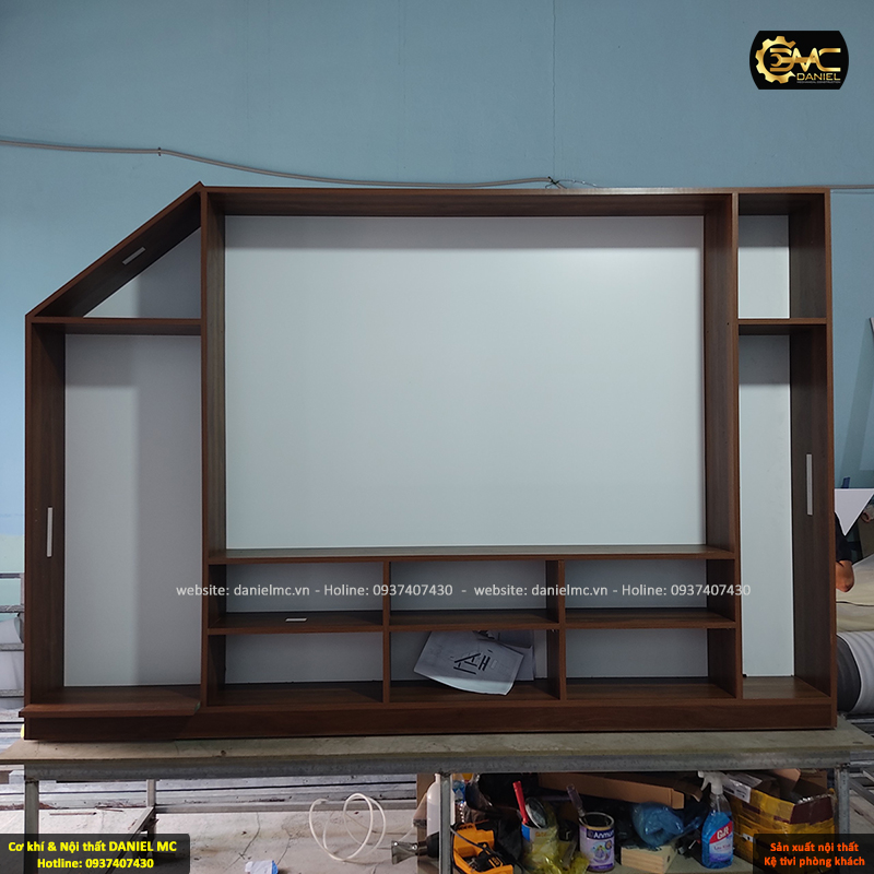 Thi công kệ tivi phòng khách cho nhà anh Minh - Quận 1 Thi công kệ tivi phòng khách cho nhà anh Minh - Quận 1