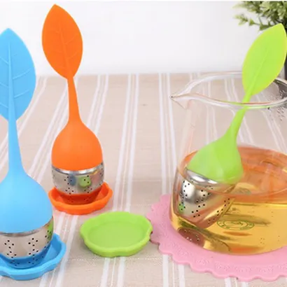 Bộ dụng cụ lọc trà bằng inox 304 không gỉ và silicone hình chiếc lá, có tay cầm chống nóng, đế lót thuận tiện - THEA
