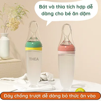 Bình thìa ăn dặm cho bé bằng silicone cao cấp kháng khuẩn với 3 kiểu lỗ rót phù hợp cho bé ở nhiều giai đoạn ăn dặm-THEA với 3 kiểu lỗ rót phù hợp cho bé ở nhiều giai đoạn ăn dặm-THEA