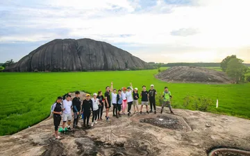 Núi đá voi Chữ Thập - Đồng Nai