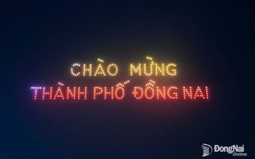 TRÌNH DIỄN 400 DRONE ÁNH SÁNG THẮP SÁNG BẦU TRỜI