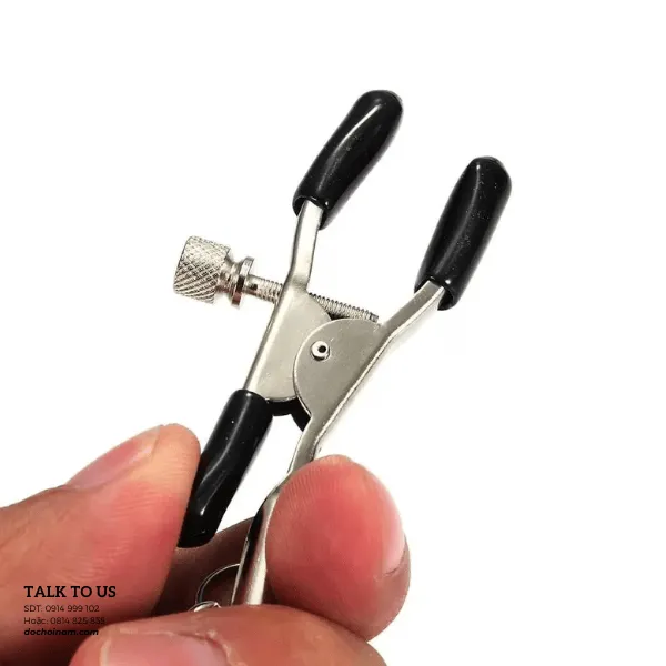 Kẹp Vú Inox Tạo Khoái Cảm Có Núm Vặn Điều Chỉnh Lực – Bọc Nhựa Êm, An Toàn