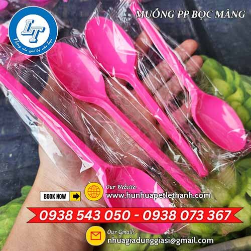 muỗng nhựa bọc màng màu hồng mua giá sỉ 8 muỗng nhựa bọc màng màu hồng mua giá sỉ 8