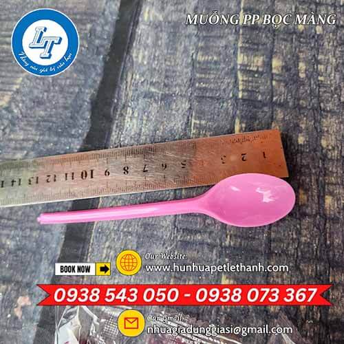 muỗng nhựa bọc màng màu hồng mua giá sỉ 2 muỗng nhựa bọc màng màu hồng mua giá sỉ 2
