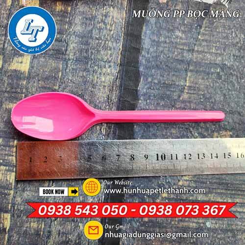 muỗng nhựa bọc màng màu hồng mua giá sỉ 1 muỗng nhựa bọc màng màu hồng mua giá sỉ 1