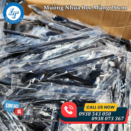 đại lý bỏ sỉ giá rẻ muỗng nhựa bọc màng 20cm màu đen 2 đại lý bỏ sỉ giá rẻ muỗng nhựa bọc màng 20cm màu đen 2
