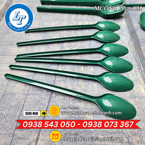 muỗng nhựa màu xanh lá 20cm giá rẻ bịch 50 cái 2 muỗng nhựa màu xanh lá 20cm giá rẻ bịch 50 cái 2