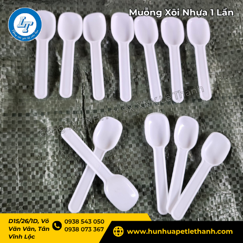 muỗng nhựa dùng 1 lần ăn xôi, chè mẫu phổ thông, giá rẻ 2 muỗng nhựa dùng 1 lần ăn xôi, chè mẫu phổ thông, giá rẻ 2