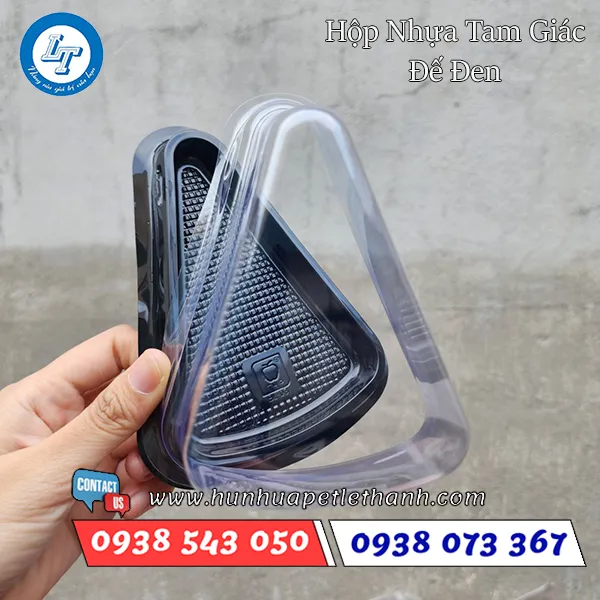 HỘP NHỰA TAM GIÁC ĐẾ ĐEN