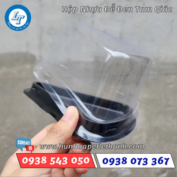HỘP NHỰA TAM GIÁC ĐẾ ĐEN