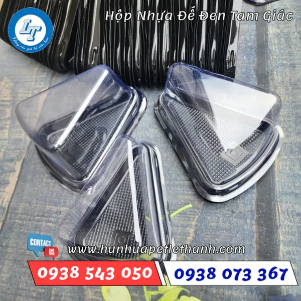 HỘP NHỰA TAM GIÁC ĐẾ ĐEN