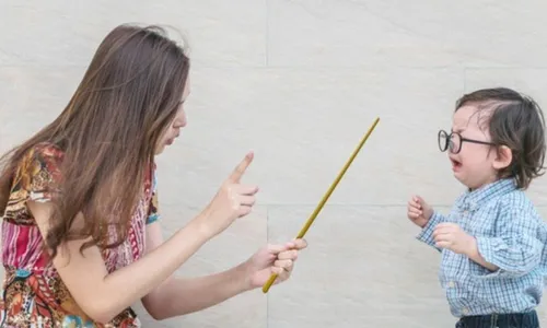 7 HẬU QUẢ CỦA VIỆC DẠY CON BẰNG ĐÒN ROI CHA MẸ CHẲNG THỂ NGỜ TỚI