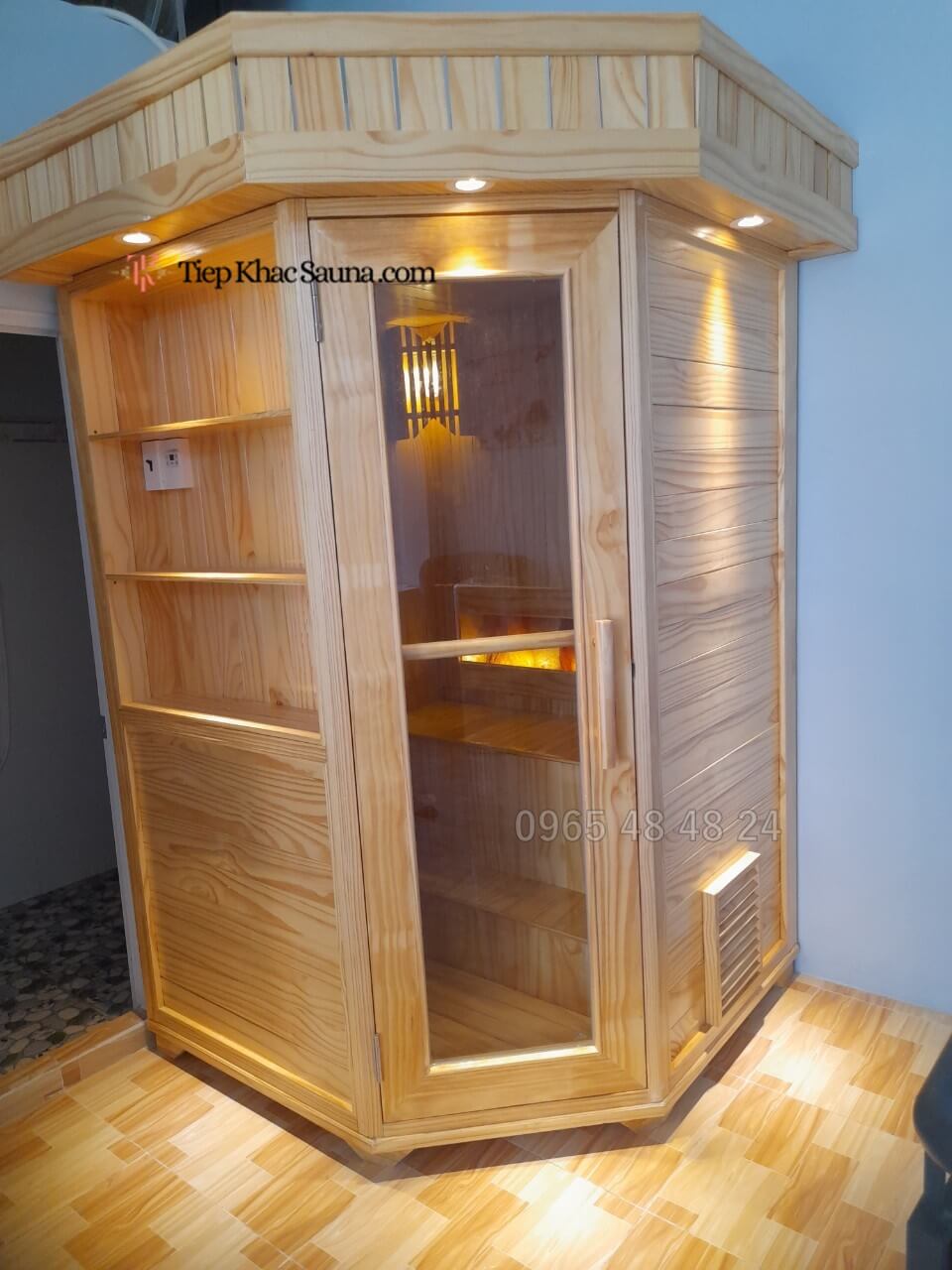 Phòng xông hơi vị trí góc mẫu có hộc tủ. Hình chụp thực tế bàn giao cho khách hàng.