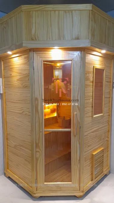 Phòng xông hơi vị trí góc lắp đặt tại Cai Lậy, Tiền Giang. Cao 2m, ngang 1m3, ngang 1m3. Sử dụng tối đa 3 người/lần. Hình 1