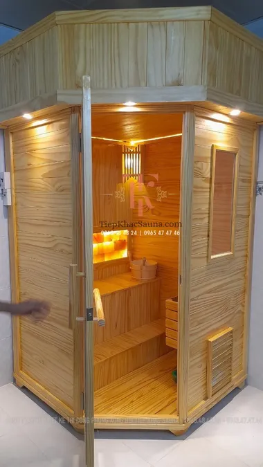 Phòng xông hơi vị trí góc lắp đặt tại Cai Lậy, Tiền Giang. Cao 2m, ngang 1m3, ngang 1m3. Sử dụng tối đa 3 người/lần. Hình 2