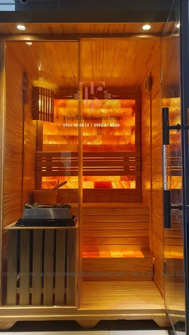Phòng xông hơi Khô Đá Muối lắp đặt  SPA tại Dĩ An, Bình Dương. Cao 2m, ngang 1m2, sâu 1m2. Đá muối Hymalay tựa lưng và gác chân. Sử dụng 2 người xông/lần. Hình 4/4