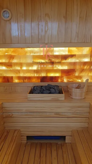 Phòng xông khô đá muối tại Thể dục thẩm mỹ Glamour Đồng Nai. Cao 2m06, ngang 1m98, sâu 1m62. Sử dụng 6-7 người/lần xông. Hình 3/4