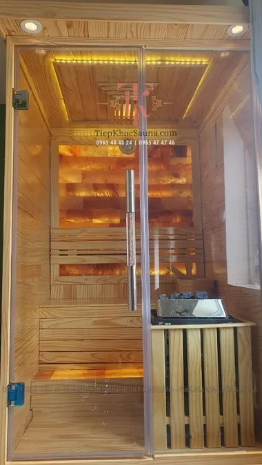 Phòng xông hơi khô đá muối lắp đặt gia đình anh Tuấn tại Bình Đại, Bến Tre. Cao 2m, ngang 1m2, sâu 1m2. Đá muối Himalaya tựa lưng và gác chân. Sử dụng 1-2 người/lần xông. Hình 1/4