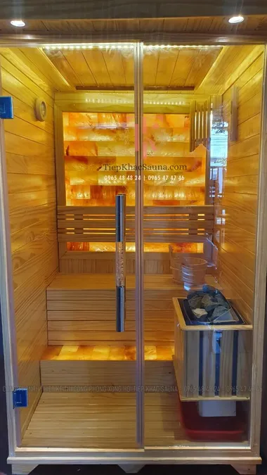 Phòng xông hơi khô đá muối lắp đặt tại Uyên Như SPA, Bù Đăng, Bình Phước. Cao 2m, ngang 1m2, sâu 1m2. Sử dụng 2 người/lần xông. Hình 3/4 