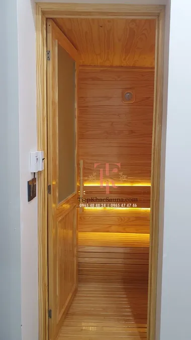 Phòng xông hơi khô thi công theo hiện trạng tại Cần Đước, Long An. Cao 2m35, ngang 1m65, sâu 1m25. Sử dụng tối đa 4 người/lần. Hình 2
