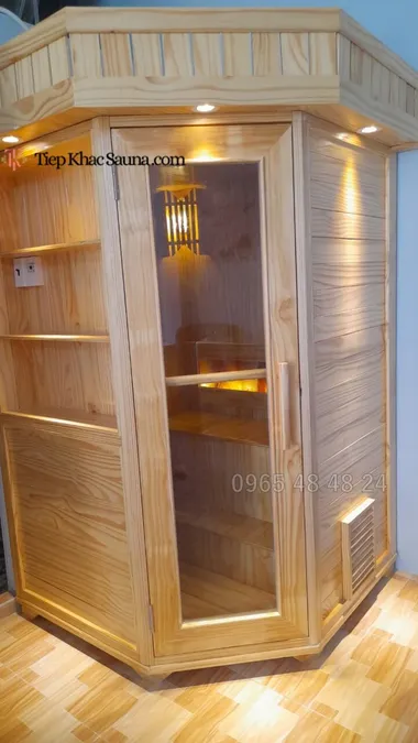 Phòng xông khô vị trí góc, có hộc tủ. Cao 2m, ngang 1m3, sâu 1m3. Dùng 2-3 người