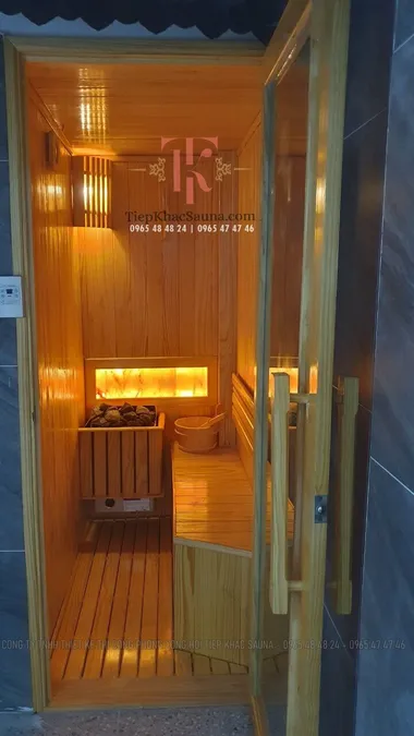 Phòng xông khô đá muối tại Mộc Kim Spa, Nguyễn Thị Minh Khai, Q1, HCM. Cao 2m1, ngang 0.95m, sâu 1m5. Sử dụng 2-3 người/lần xông. Hình 3/4 