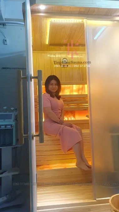 Phòng xông khô đá muối tại Như Ý Spa, Tôn Thất Đạm, quận 1, HCM. Cao 2m, ngang 1m2, sâu 1m1. Sử dụng 1-2 người/lần xông. Hình 1/4