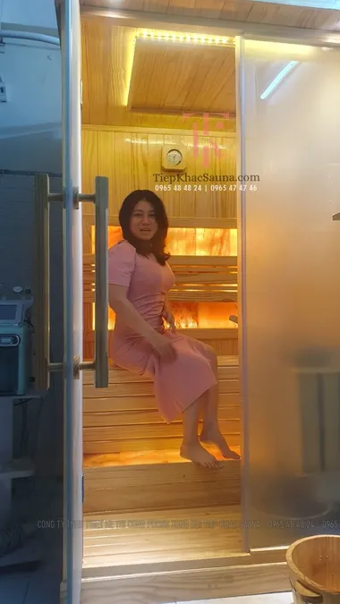 Phòng xông khô đá muối tại Như Ý Spa, Tôn Thất Đạm, quận 1, HCM. Cao 2m, ngang 1m2, sâu 1m1. Sử dụng 1-2 người/lần xông. Hình 3/4 