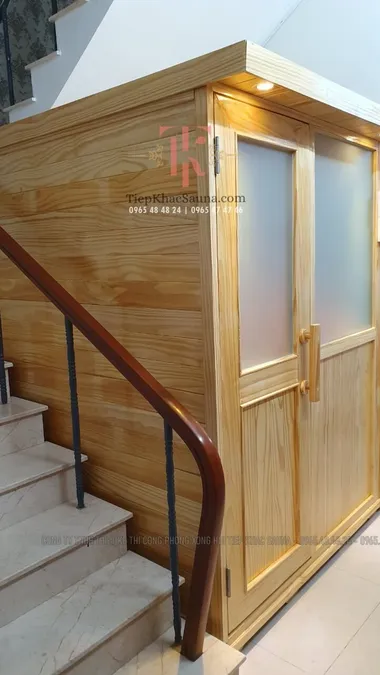 Phòng xông khô đá muối tại Tuyết Ngân Spa, Đoàn Thị Điểm, Phú Nhuận, HCM. Cao 2m, ngang 1m4, sâu 1m6. Sử dụng 4-5 người/lần xông. Hình 3/4 