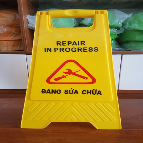 Biển cảnh báo chữ A màu vàng