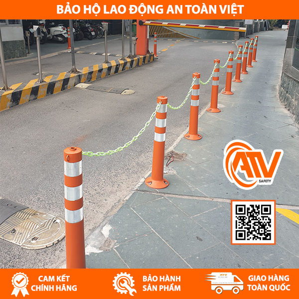 cọc tiêu hình trụ có dây xích khi sử dụng